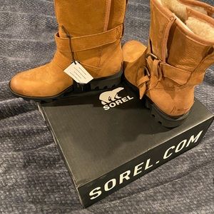 NWT Sorel - 7.5 Phoenix Moto boot